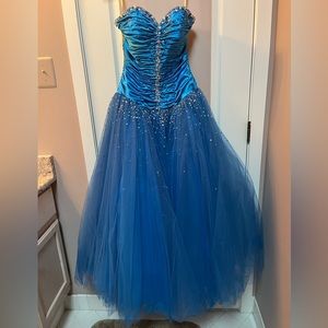 Royal blue Poofy Formal Gown/Dress with Sequins